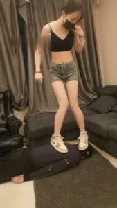 【文文文】长腿模特S-运动鞋白袜塞嘴爆踹暴踩_绳缚吧