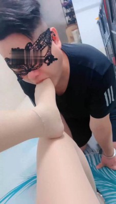 图片[4]_【木子大大】手铐捆绑踩踏喂食口水_绳缚吧
