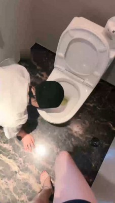 图片[6]_【琪琪大人】高跟鞋踩虐/掐脖耳光伺候/圣水淋浴_绳缚吧