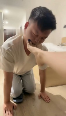 图片[3]_【舒钰】大学学长变狗奴/喂口水/裸足狂舔_绳缚吧