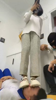 图片[4]_【精神小妹】素人学生S全体重踩踏初尝试_绳缚吧