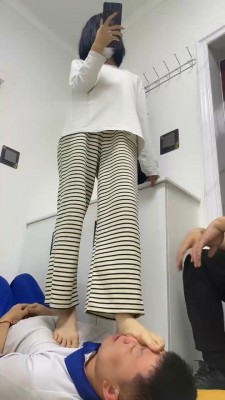 图片[5]_【精神小妹】素人学生S全体重踩踏初尝试_绳缚吧