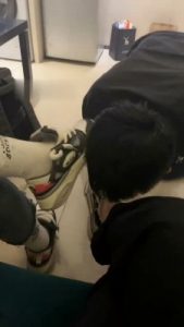 【香奶奶】双S原味运动鞋棉袜气味羞辱【双视角版】_绳缚吧