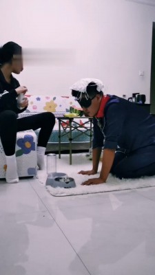 图片[2]_【徐婉琪】袜子泡圣水/耳光/内裤套头/圈养狗笼_绳缚吧