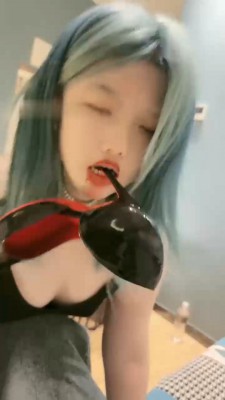 图片[2]_【桃幼幼】发骚闺蜜下跪做狗/袜子塞嘴_绳缚吧