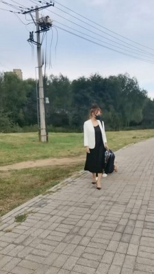图片[9]_【魔鬼天使】户外犬化遛狗爬行【完整版】_绳缚吧