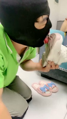 图片[7]_【蜜糖情侣】情侣鞋子舔到舌头出血_绳缚吧