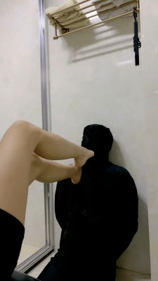 图片[2]_【沅芷大人】强制裸足插嘴闻舔_绳缚吧