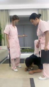 【伊诺】双护士小姐姐-踩踏喂食/转胯骑马_绳缚吧
