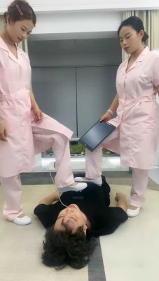 图片[2]_【伊诺】双护士小姐姐-踩踏喂食/转胯骑马_绳缚吧