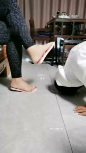 【萝莉祖宗】24小时沉浸式圈养生活【一】_绳缚吧