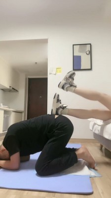 图片[9]_【不期而遇】磕头跪拜/挑战sp/闻棉袜舔鞋底_绳缚吧