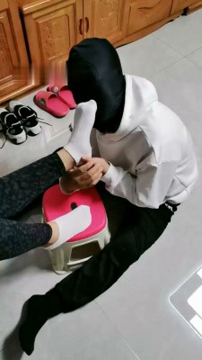 图片[6]_【大美】下跪伺候主人-白袜臭鞋【完整版】_绳缚吧
