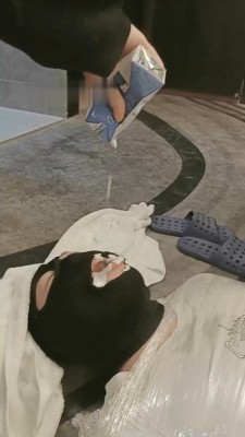 图片[2]_【黑兔】木乃伊踩踏/堵嘴喂食/圣水_绳缚吧