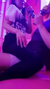 【璎珞】KTV抓住素人当众虐成狗_绳缚吧