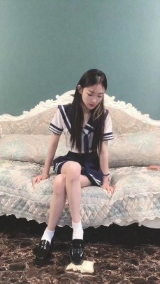 图片[4]_JK女子高生脚踩蛋糕强制脚喂食粗口辱骂_绳缚吧