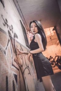 星期六女王汗脚踩脸虐乳_绳缚吧