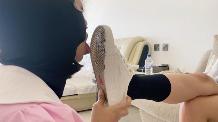 图片[5]_【甜妹女M】女M用舌头舔干净主人鞋底_绳缚吧