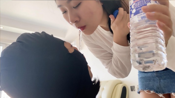 图片[7]_【甜妹女M】女M用舌头舔干净主人鞋底_绳缚吧