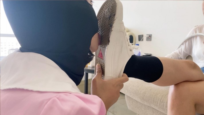 图片[8]_【甜妹女M】女M用舌头舔干净主人鞋底_绳缚吧