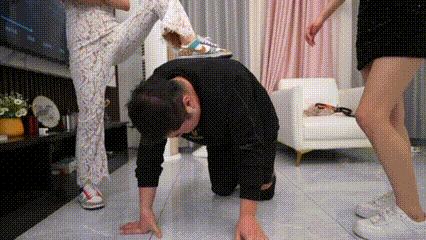 一一 木木 双S残忍耳光 踢踹_绳缚吧