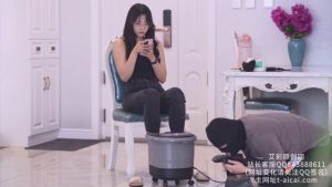 【初见】完化人形犬除臭/啃脚皮/跪舔靴底/长靴白棉袜_绳缚吧