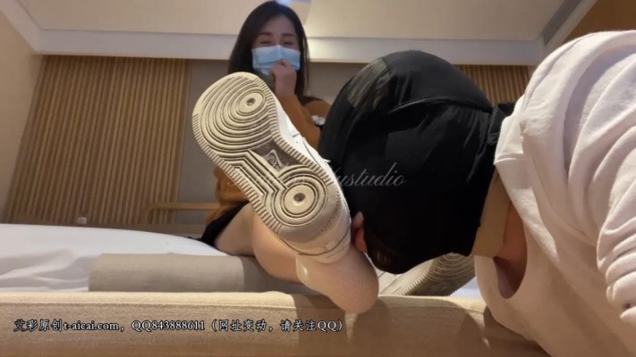 图片[2]_【羽工作室】晨希S：空军一号原味小白袜汗脚调教_绳缚吧