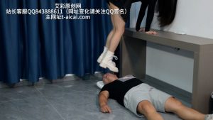 超长时间暴踩狗头，光脚穿靴子跳踩头部，脸上鞋印清晰可见_绳缚吧