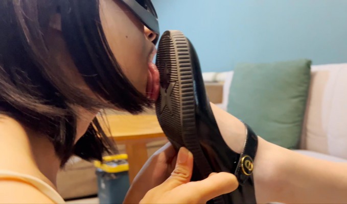 图片[18]_【W.K.T】—Sun狗舔鞋底吃脚趾_绳缚吧