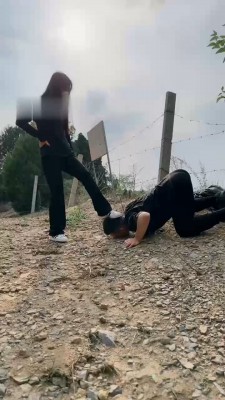 【悦主大大】户外贝壳头踩踏喂食_绳缚吧