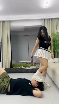 图片[4]_【伊诺】白鞋白袜踩/狗链遛狗/臭脚捂脸_绳缚吧