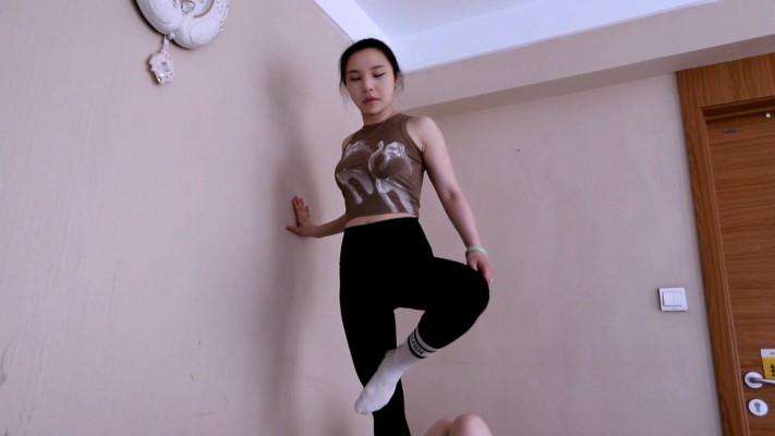 图片[18]_【超级女M】阿丽塔健身后原味棉袜踩踏母狗_绳缚吧