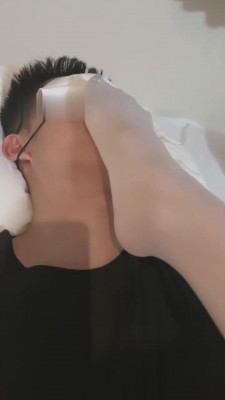 【莉宝儿】白丝裸足诱惑同事做狗【上】_绳缚吧