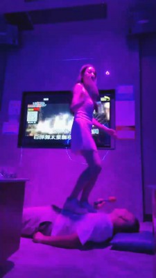 图片[2]_【陈甜女帝】KTV踩踏专场_绳缚吧