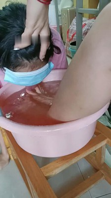 图片[8]_【爱可呀】学姐寝室伺候-胯下辱/舔鞋底/舌头洗脚/吃浓痰面包_绳缚吧