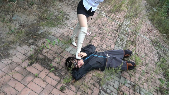 图片[9]_【彼岸花】女上司辞退男员工，男员工惨成为靴下奴_绳缚吧