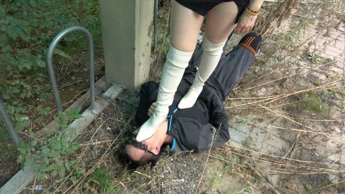图片[11]_【彼岸花】女上司辞退男员工，男员工惨成为靴下奴_绳缚吧