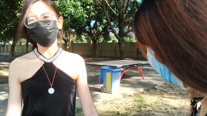 广州小鱼姐姐和婷婷主人哄骗小白弟弟闻脚舔脚，脚喂食_绳缚吧