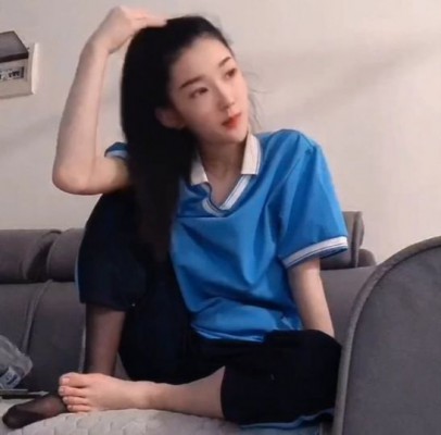 【热血女神】18岁绝美学生s校服女班长课后美脚羞辱你_绳缚吧