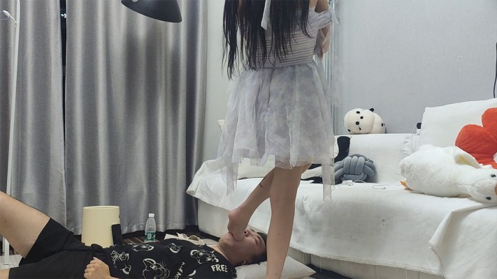 图片[15]_美少女茜茜脚耳光狂抽/全体重踩脸/脚深喉/脚虐舌_绳缚吧