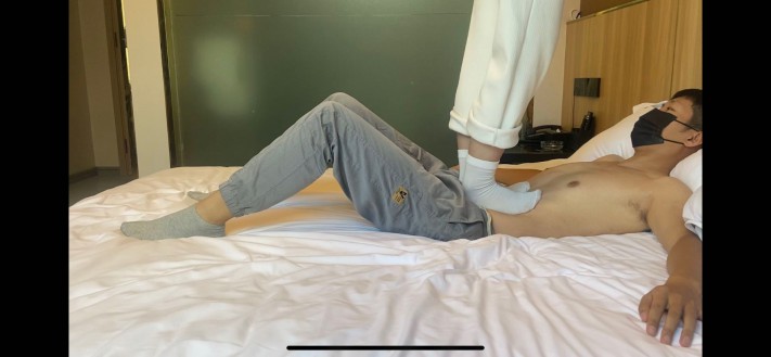 女大学生素人第一次踩踏_绳缚吧