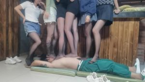 黑丝6人群踏肉坦【精品】_绳缚吧