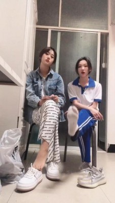 图片[5]_【热血女神】双校园女流氓第一视角POV强制闻臭鞋舔脚蹂躏_绳缚吧