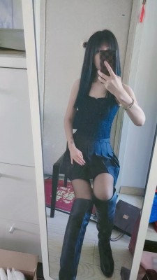 6人狂踩痛苦面具_绳缚吧