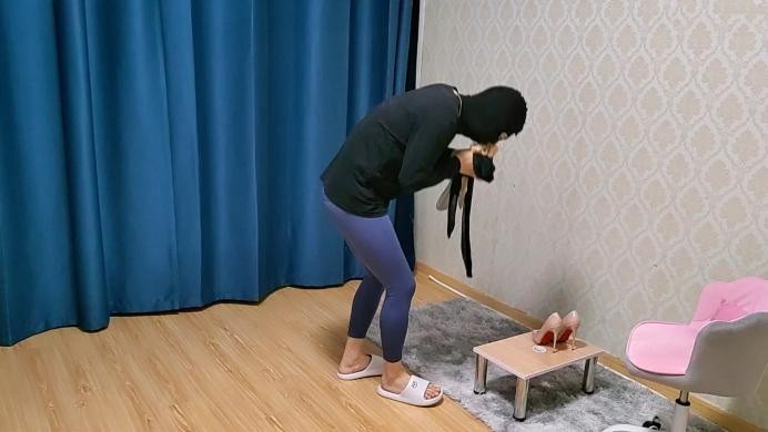 【苏州婉儿】残暴婉儿耳光不断全体重长靴细高跟踩踏丝足踩当_绳缚吧