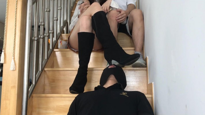 图片[4]_双机位小鱼女神情侣主边KISS边踩头羞辱追求者舔靴子_绳缚吧