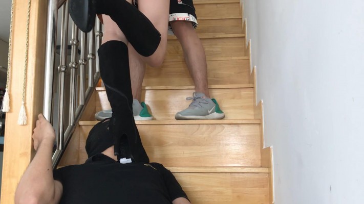 图片[10]_双机位小鱼女神情侣主边KISS边踩头羞辱追求者舔靴子_绳缚吧
