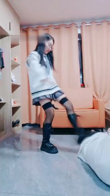 图片[4]_【依然】狂抽耳光/转胯藤条抽/长靴全体重踩踏【完整版】_绳缚吧