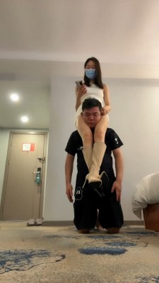 图片[6]_【艾莉】骑马转胯夹脖子/舔脚揪耳朵_绳缚吧