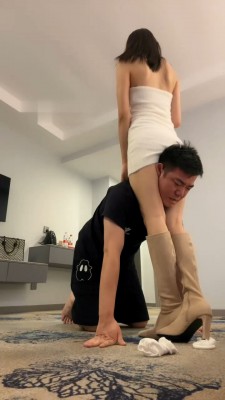 图片[9]_【艾莉】骑马转胯夹脖子/舔脚揪耳朵_绳缚吧